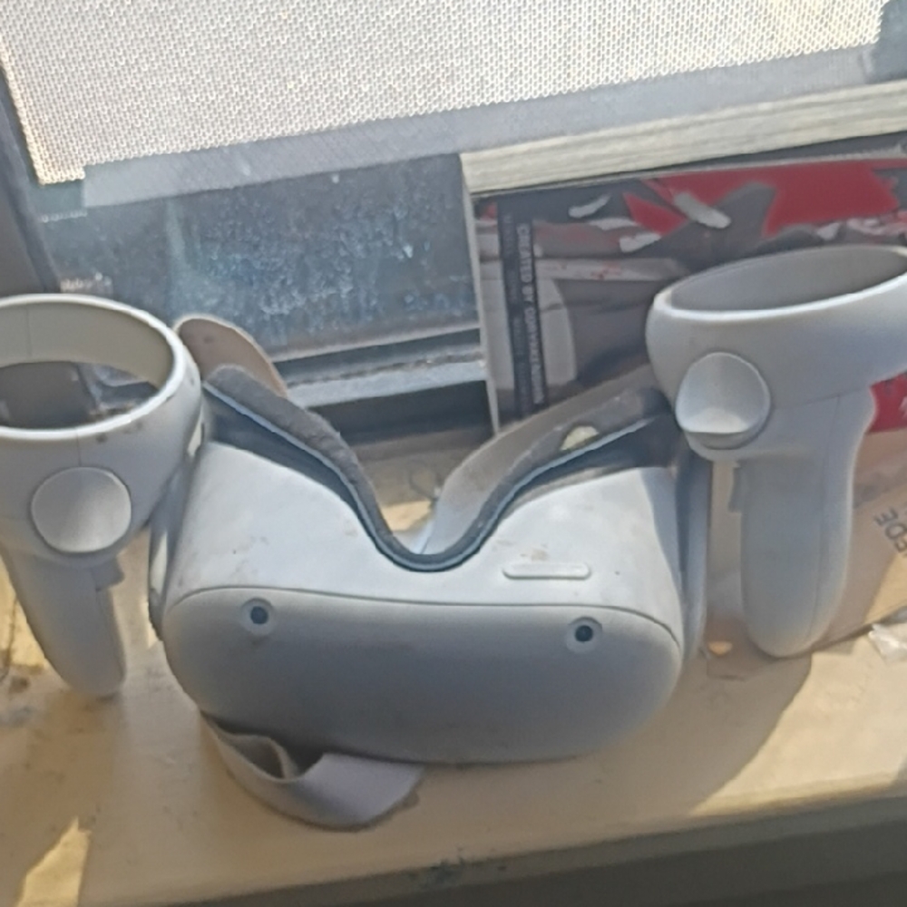 VR Headset with Controllers - White